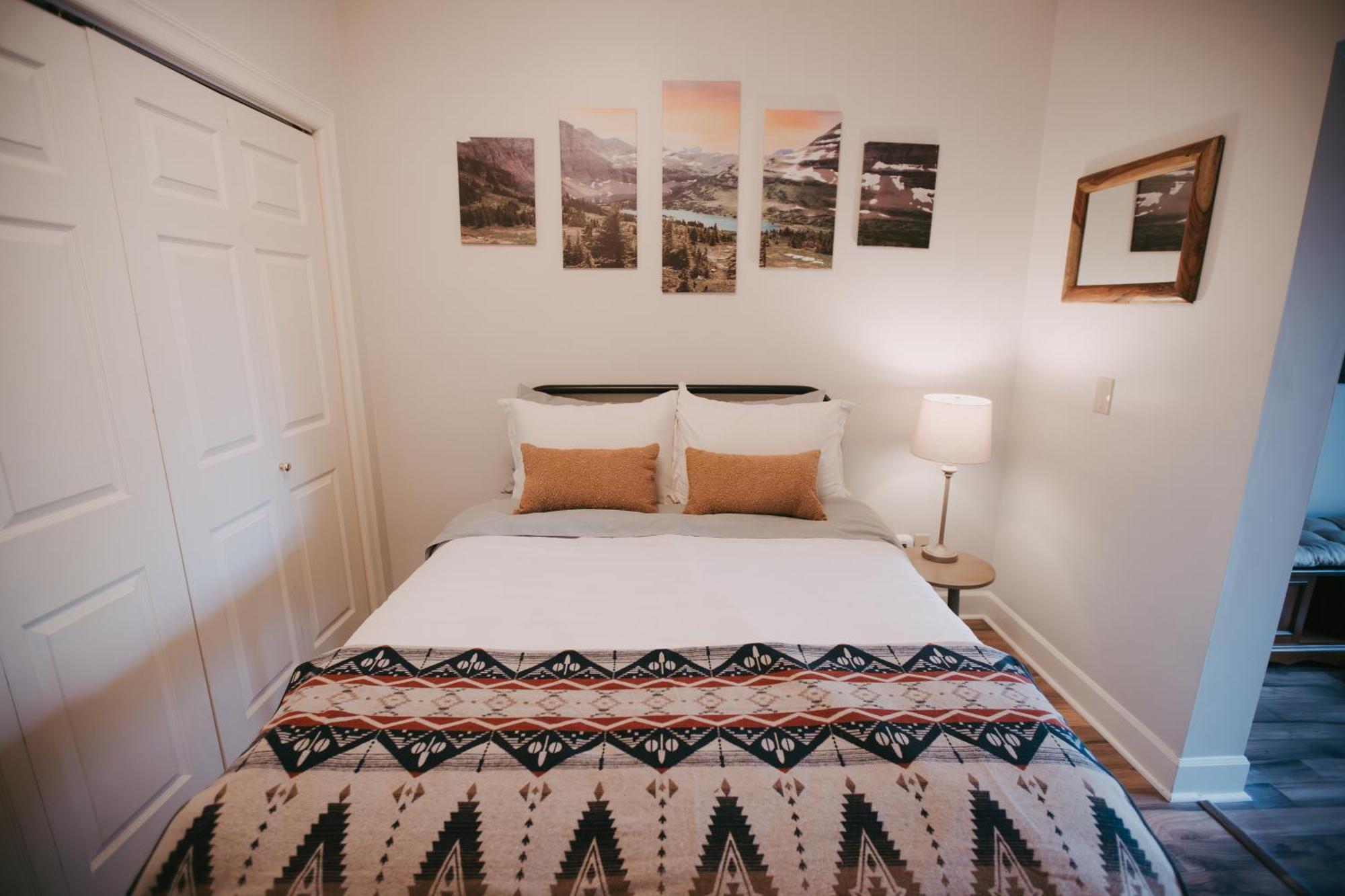 Goldsmith'S River Front Inn Missoula Room photo