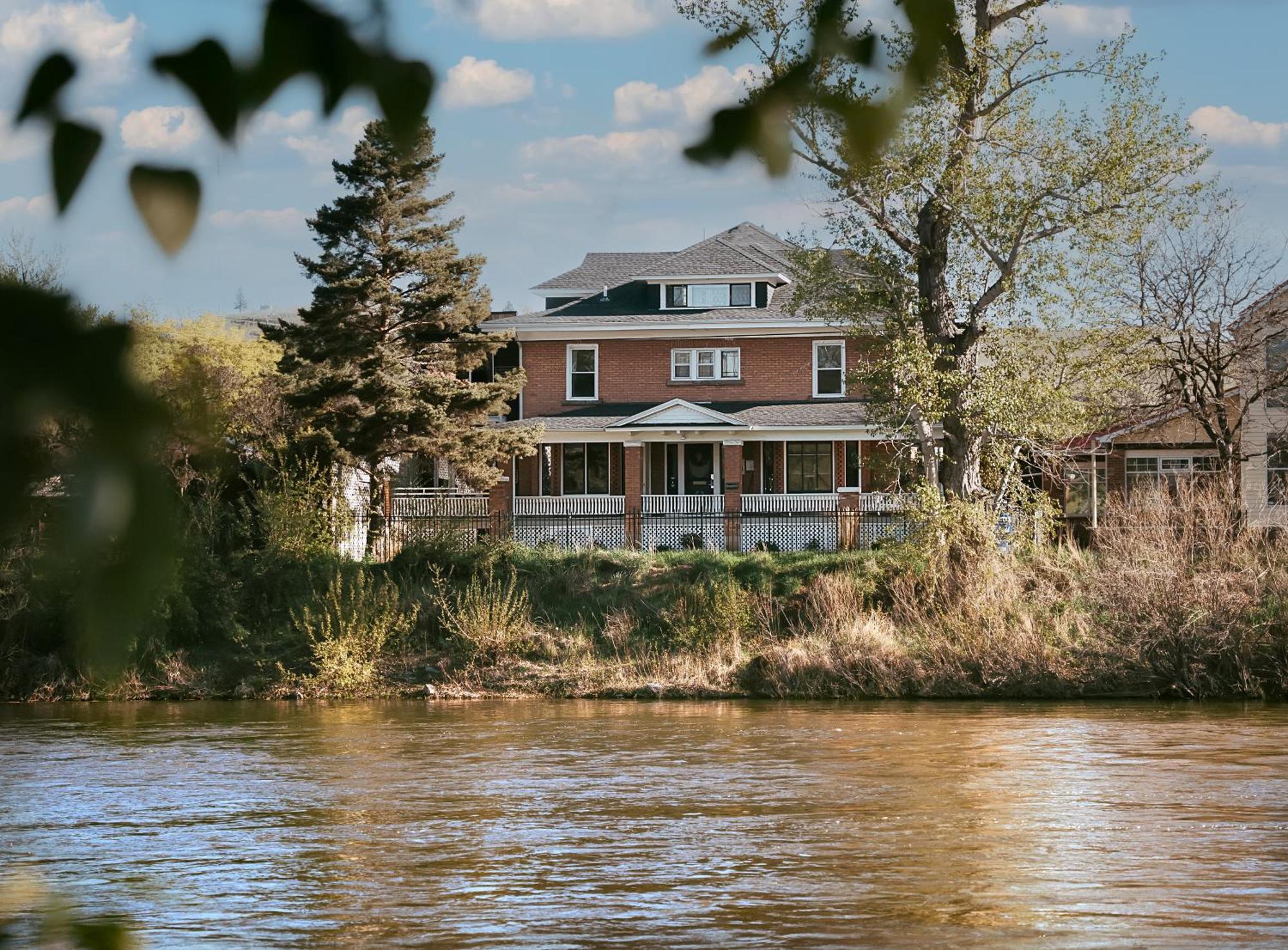 Goldsmith'S River Front Inn Missoula Exterior photo