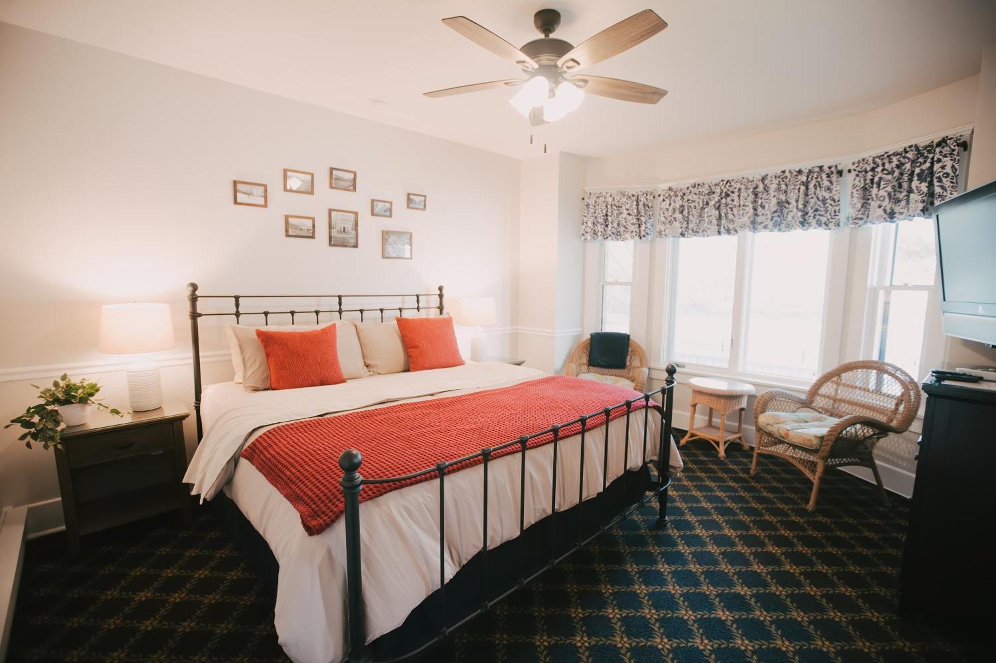 Goldsmith'S River Front Inn Missoula Room photo